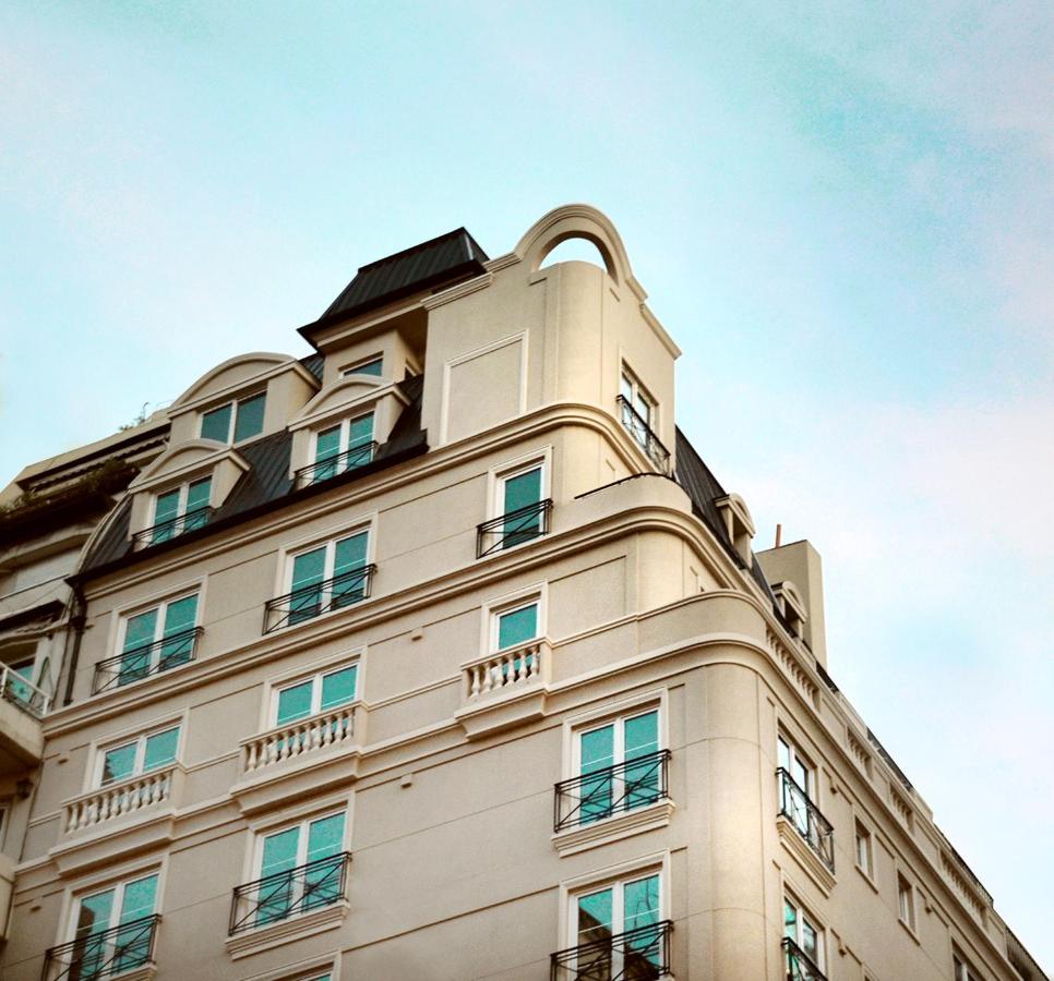 4. Carles Hotel