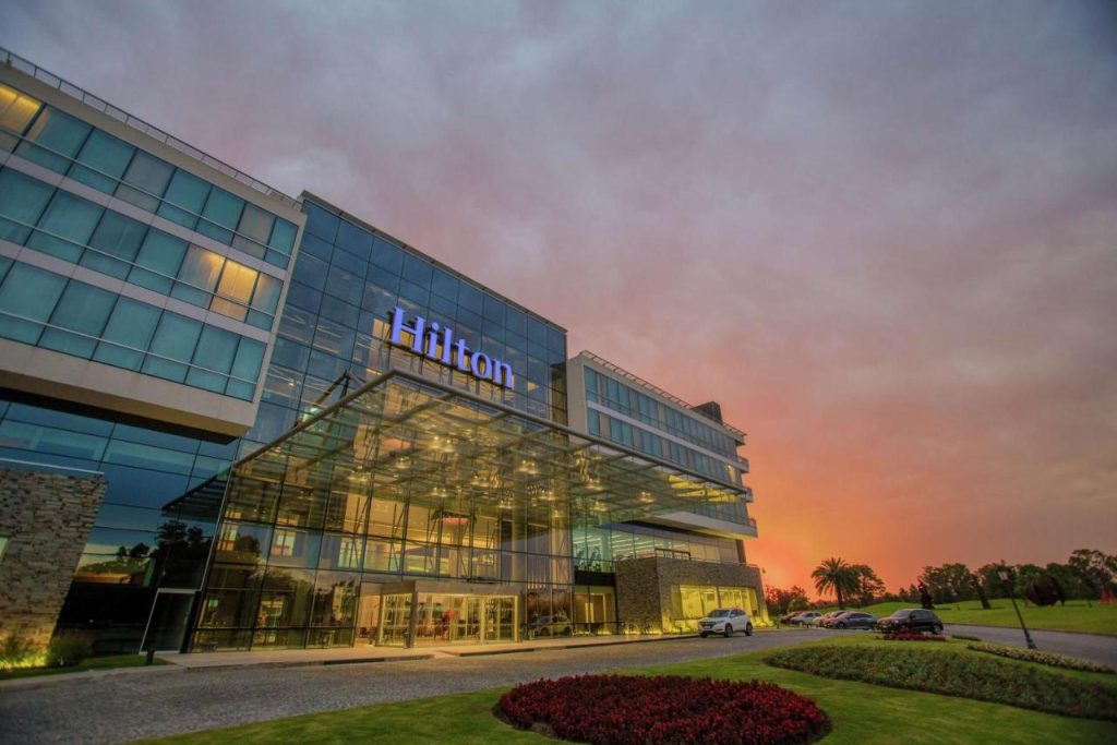 6. Hilton Pilar
