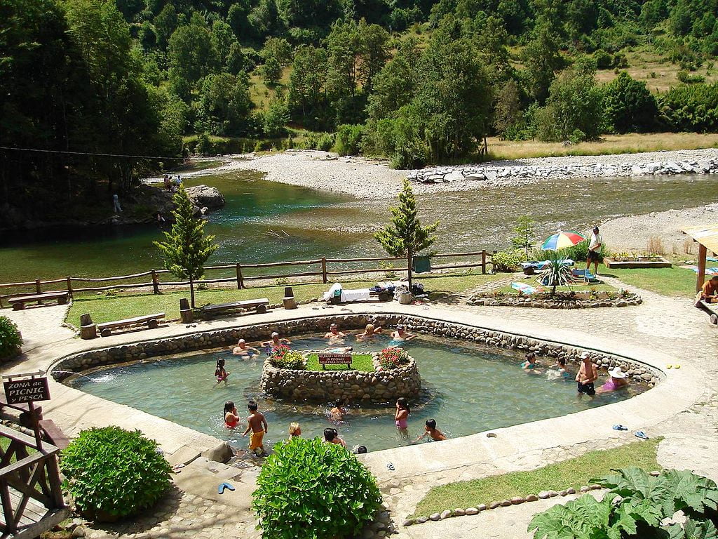 Termas ubicadas Camino a Huife a 30 km de Pucón Fuente: Marco Antonio Correa Flores, CC BY-SA 3.0, via Wikimedia Commons