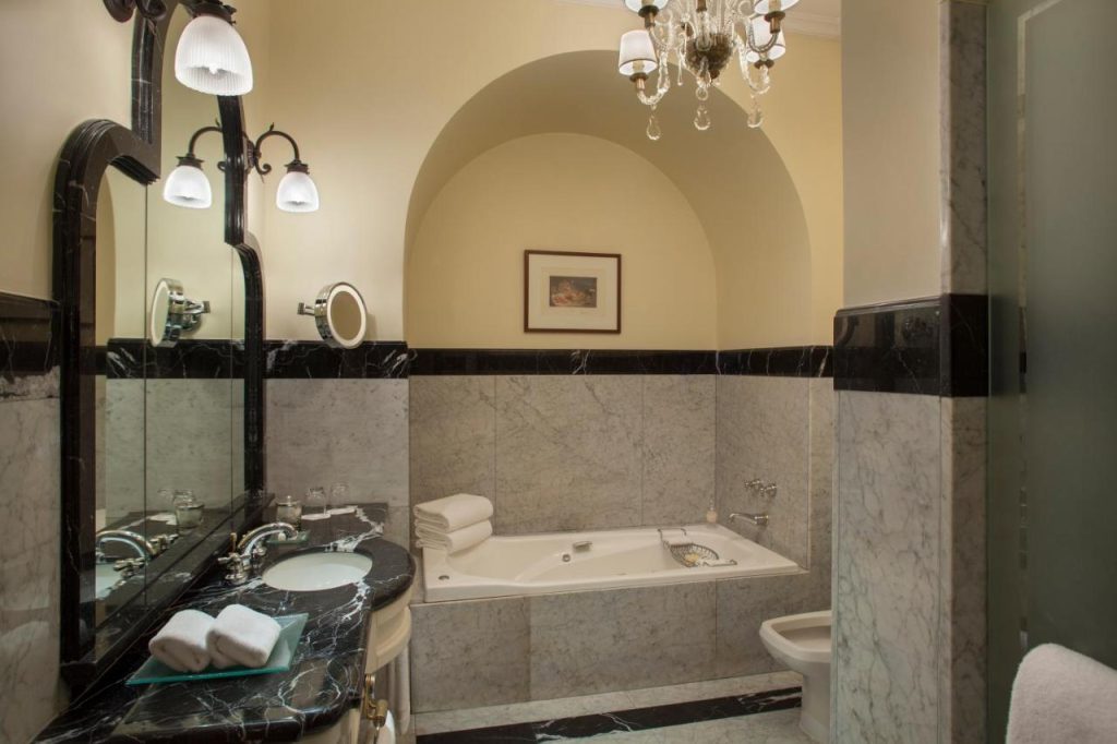 baño 3 four seasons
