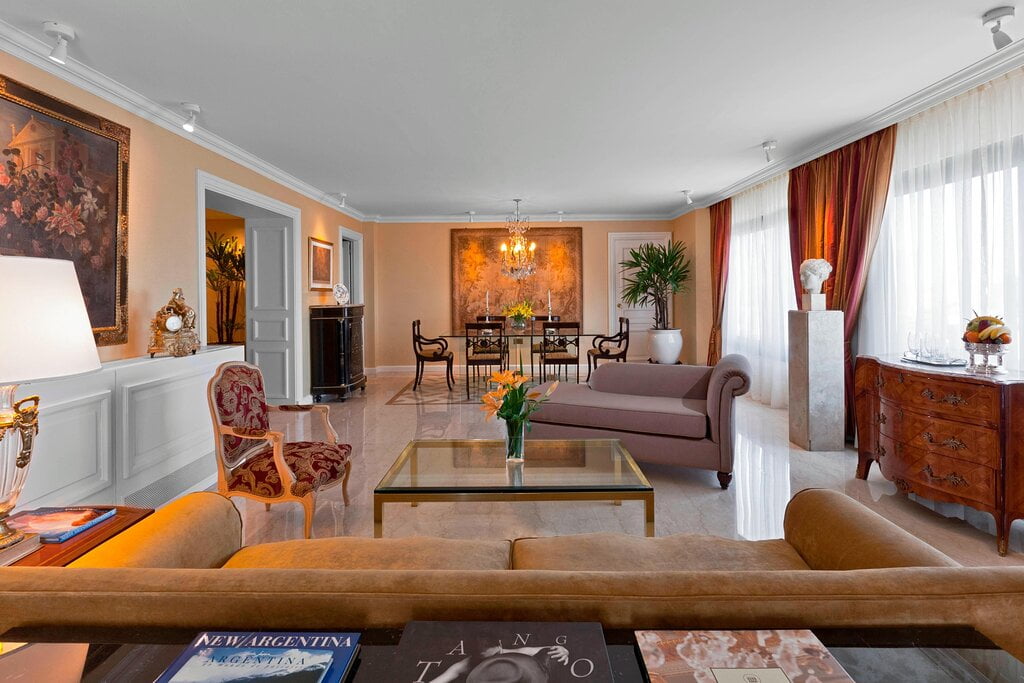 sala de estar de habitación del Sheraton Buenos Aires