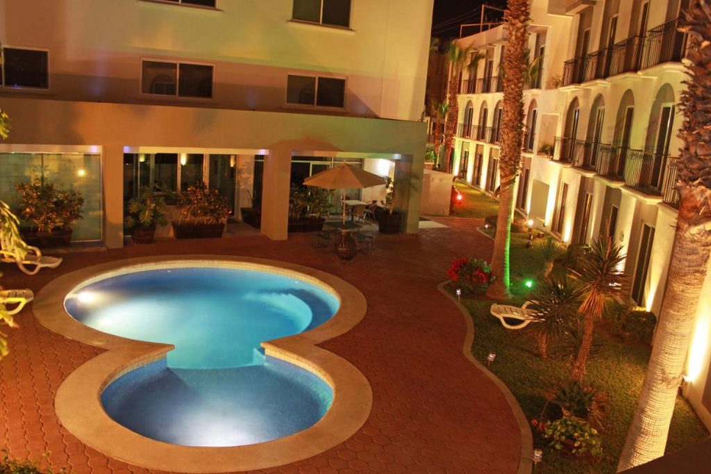 Mejores hoteles en los cabos mexico 7 Seven Crown Express & Suites by Kavia